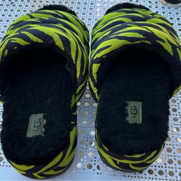 UGG Maxi Slide Tiger Stripe Sandal Size 9 - Picture 3 of 5